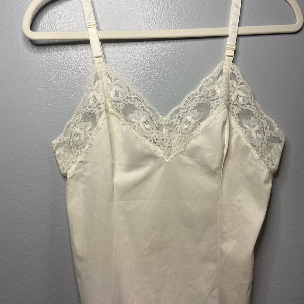 Montgomery Ward Cream Lace Cami‎ Top
